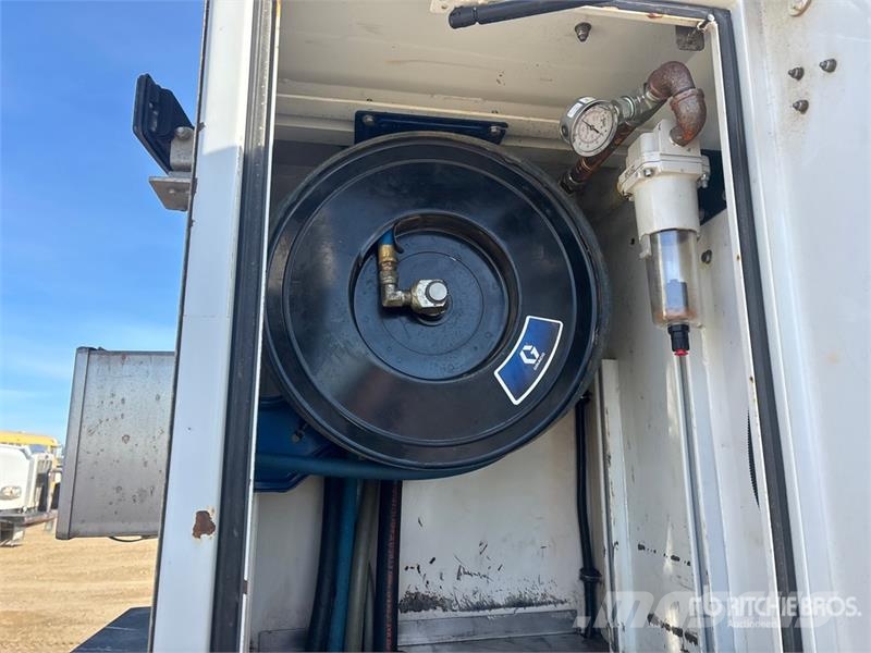 Peterbilt 337 Motrici cisterna