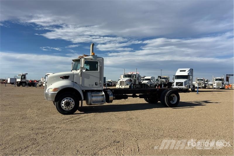 Peterbilt 337 Kabine i unutrašnjost