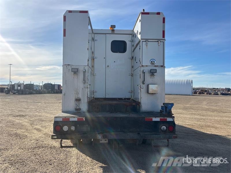 Peterbilt 337 Motrici cisterna
