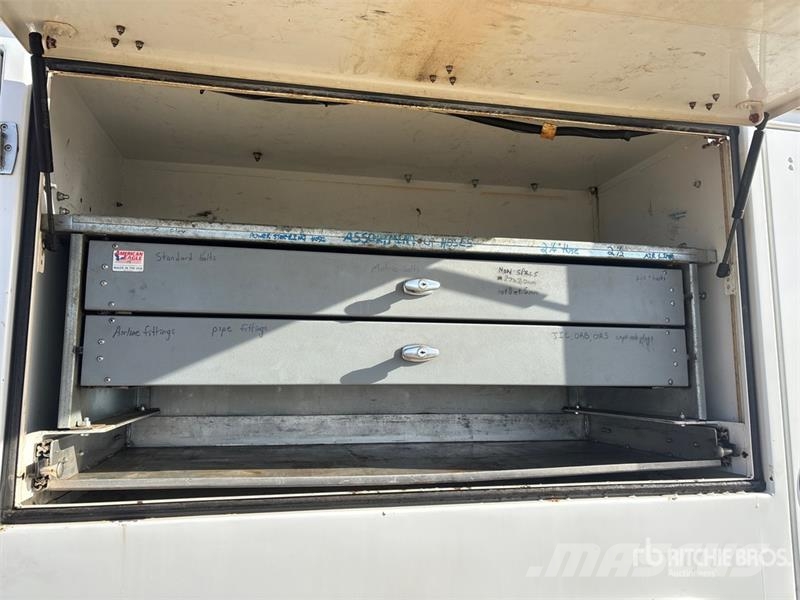 Peterbilt 337 Motrici cisterna