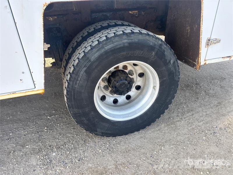 Peterbilt 337 Motrici cisterna