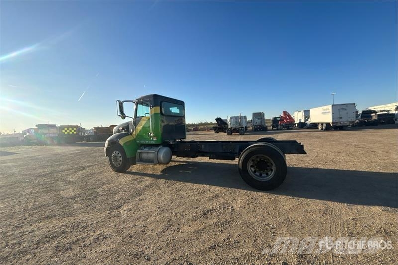 Peterbilt 337 Кабины