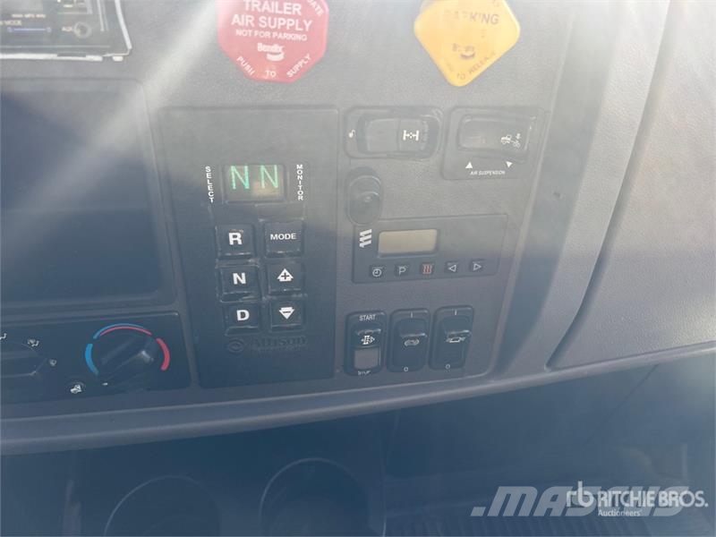 Peterbilt 337 Motrici cisterna