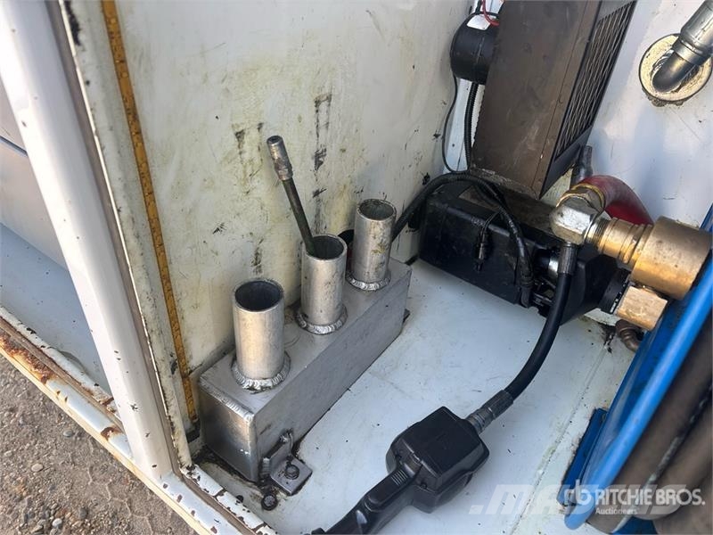 Peterbilt 337 Motrici cisterna
