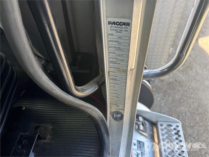 Peterbilt 337 Motrici cisterna