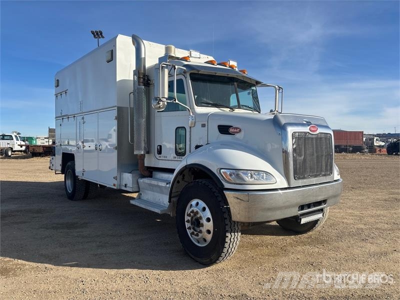 Peterbilt 337 Motrici cisterna