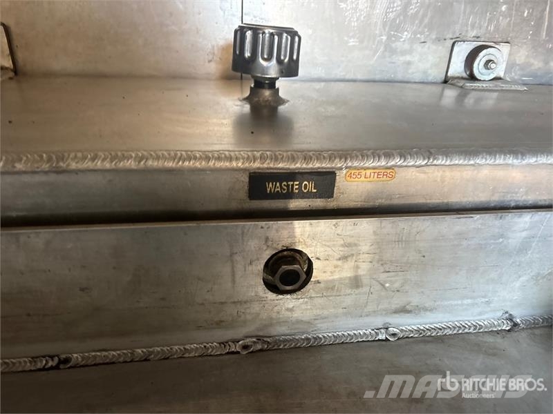 Peterbilt 337 Motrici cisterna