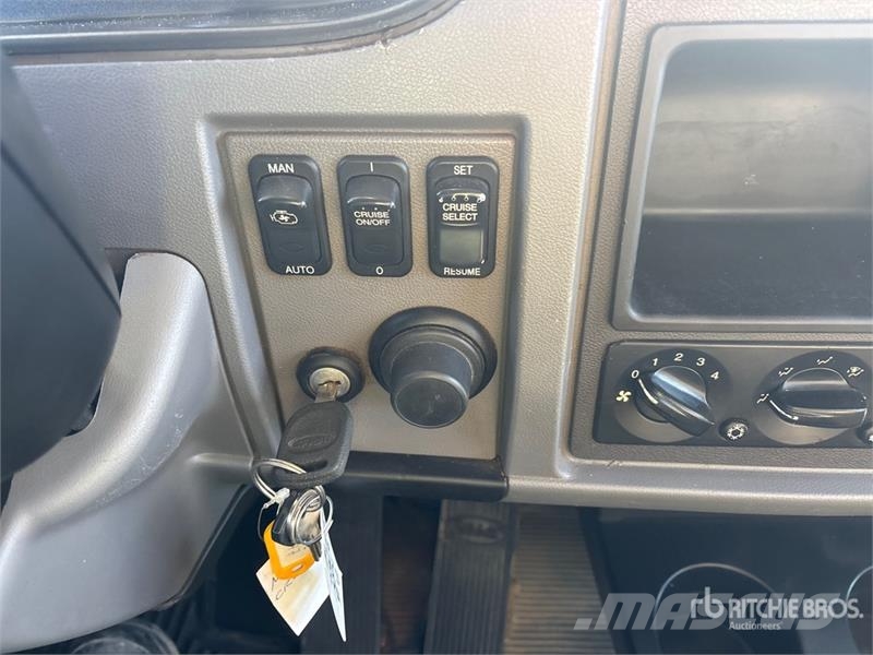 Peterbilt 337 Motrici cisterna