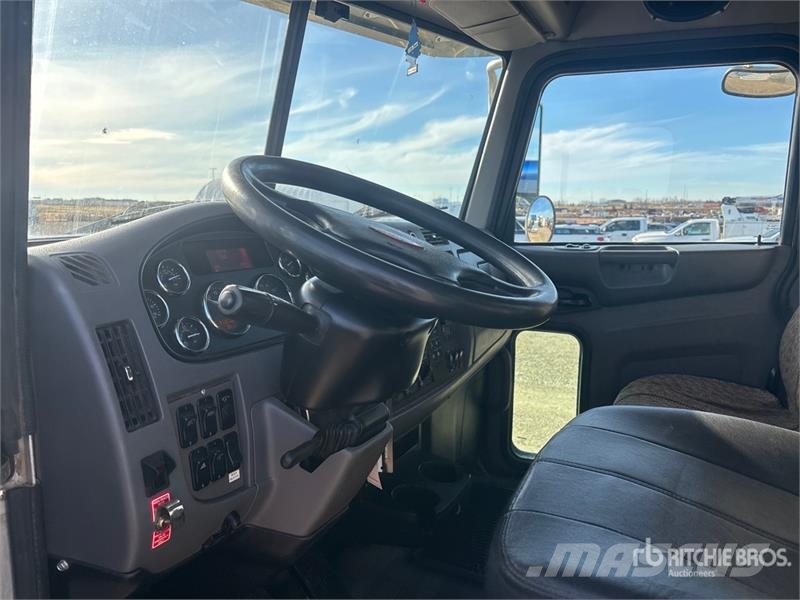 Peterbilt 337 Motrici cisterna