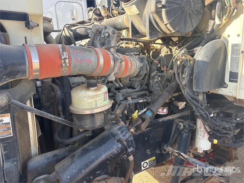 Peterbilt 337 Motrici cisterna