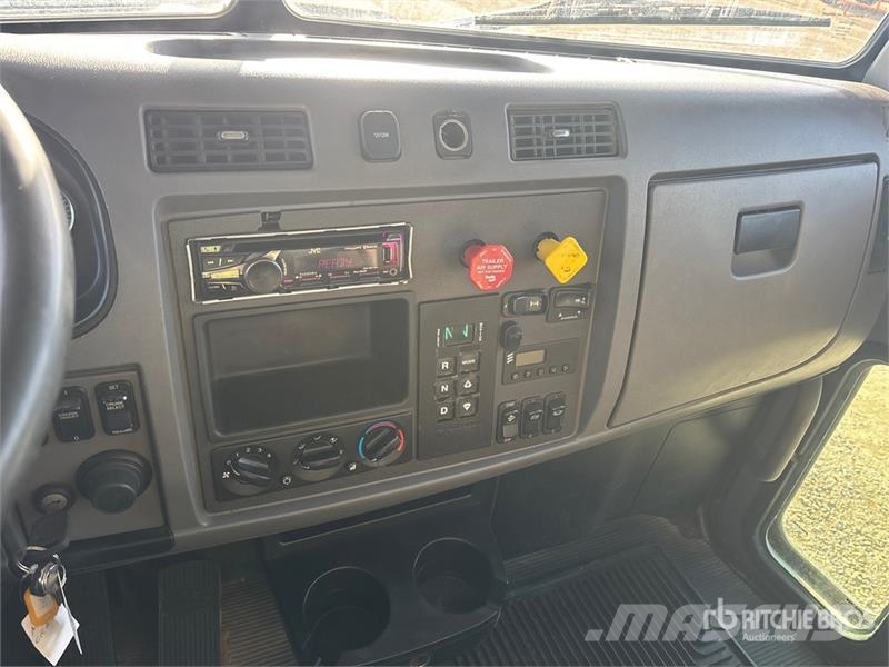 Peterbilt 337 Motrici cisterna