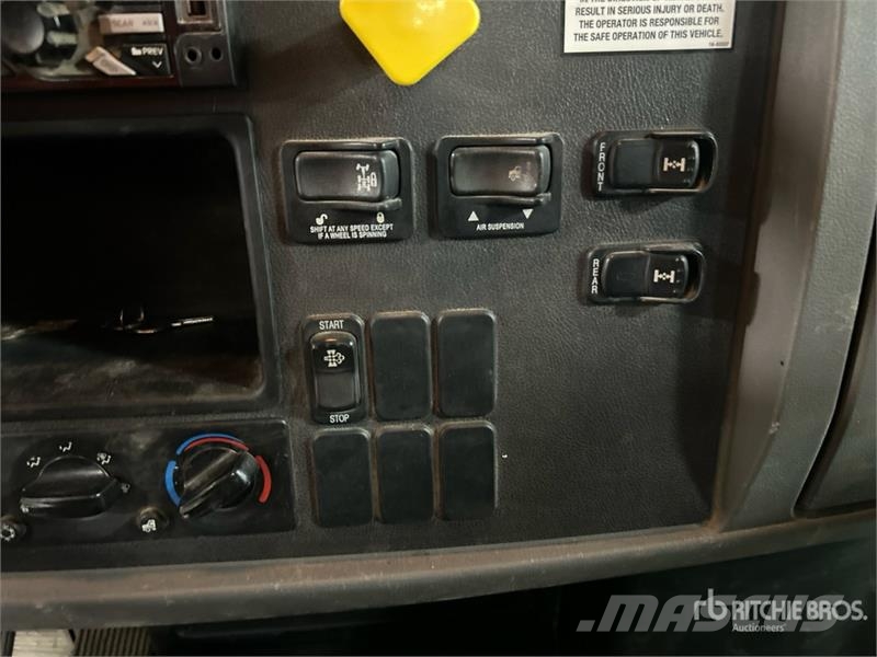 Peterbilt 348 Flatbed / Dropside trucks