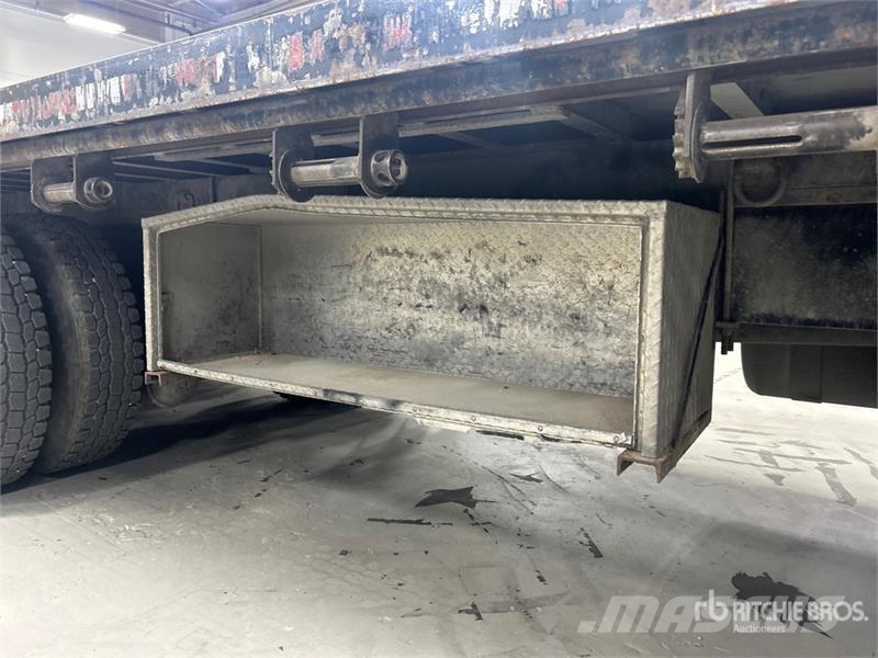 Peterbilt 348 Flatbed / Dropside trucks