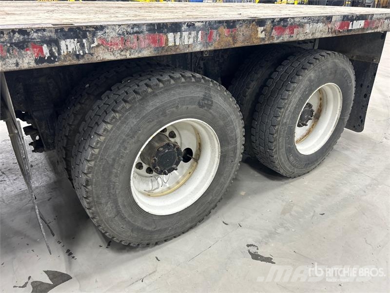 Peterbilt 348 Flatbed / Dropside trucks