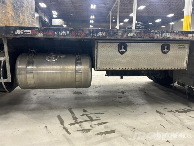 Peterbilt 348 Flatbed / Dropside trucks