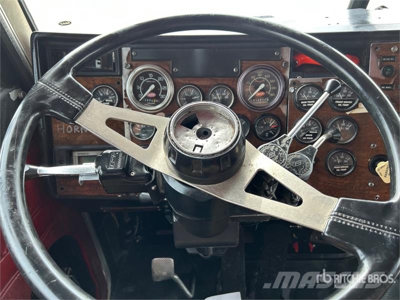Peterbilt 357 صهاريج مياه