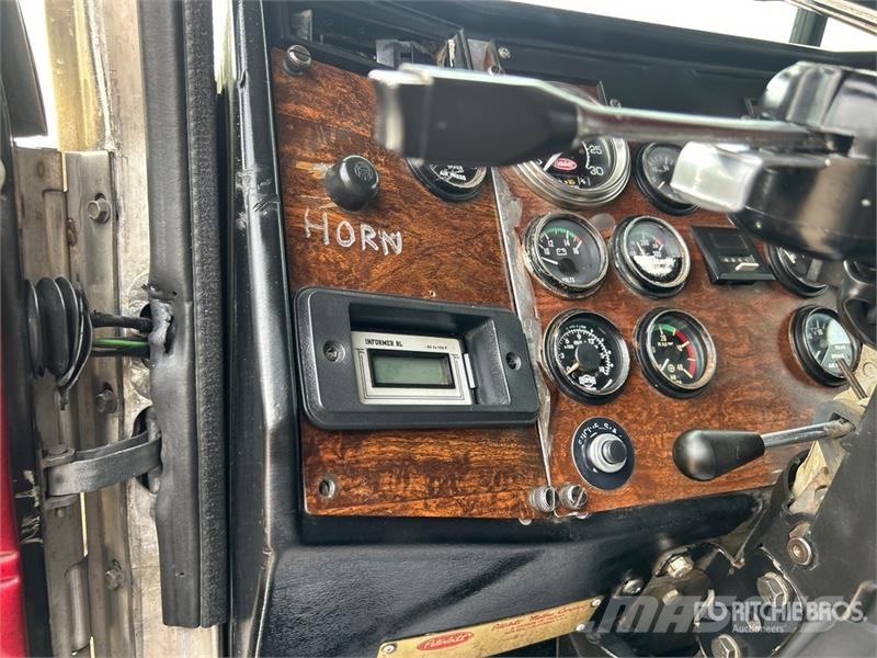 Peterbilt 357 صهاريج مياه