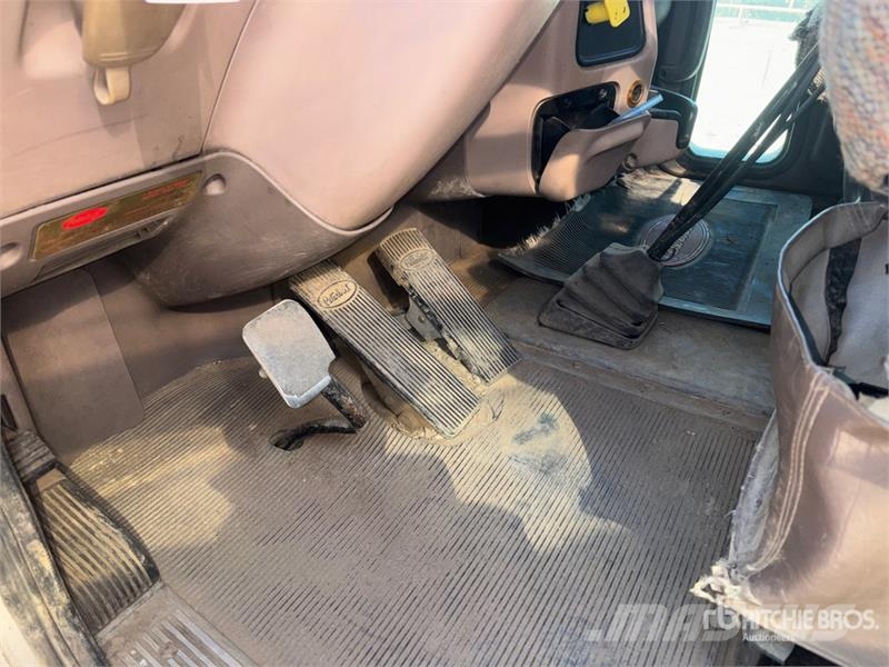 Peterbilt 357 Lastbil med kran