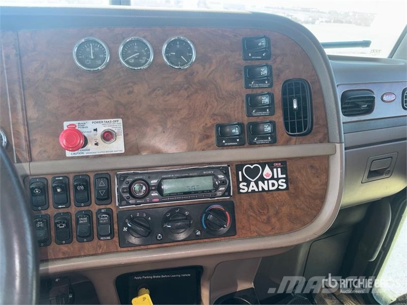 Peterbilt 357 Lastbil med kran