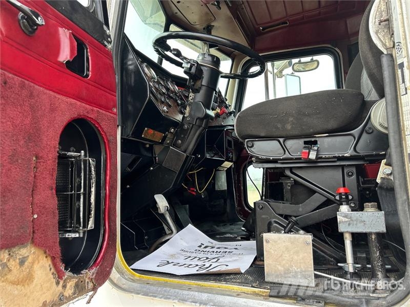Peterbilt 357 صهاريج مياه