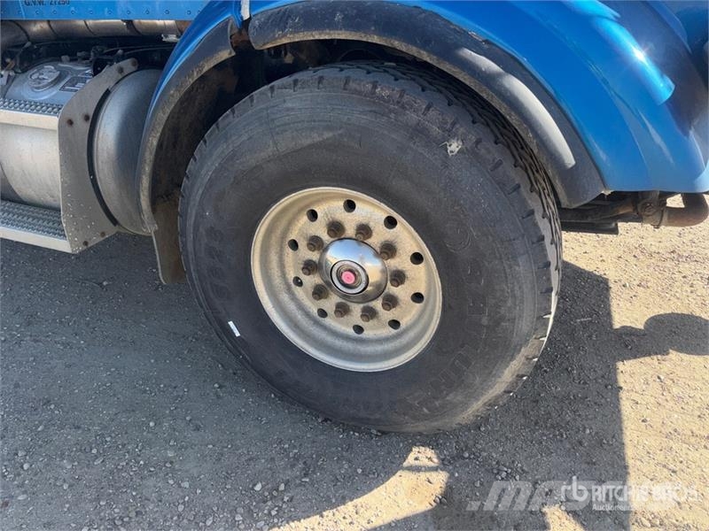 Peterbilt 357 Lastbil med kran