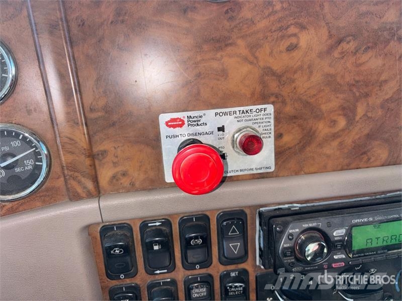 Peterbilt 357 Lastbil med kran