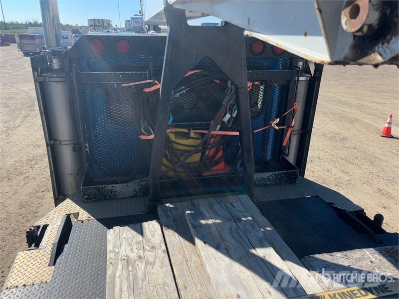Peterbilt 357 Lastbil med kran