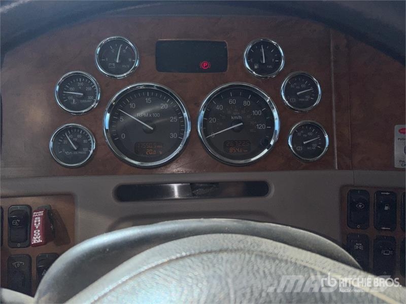 Peterbilt 357 Lastbil med kran