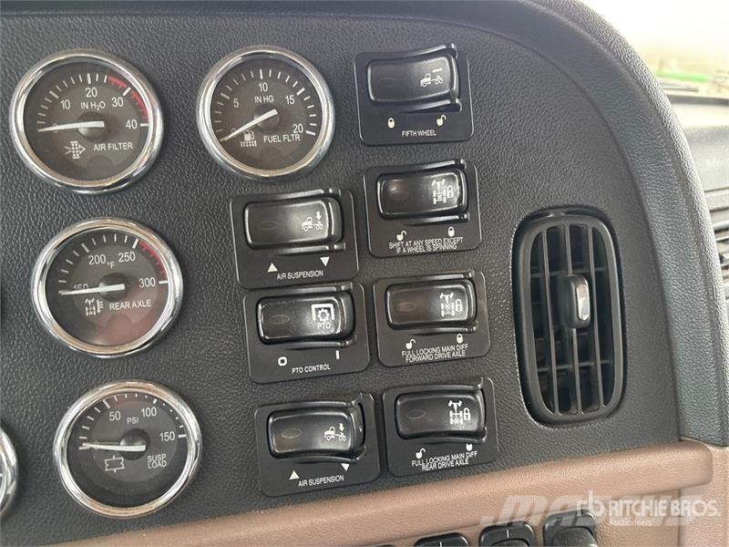 Peterbilt 365 8x6 Potable Water Truck Поливальні машини