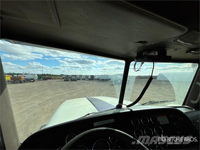 Peterbilt 367 組合/真空油槽車