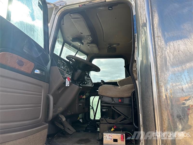 Peterbilt 367 組合/真空油槽車