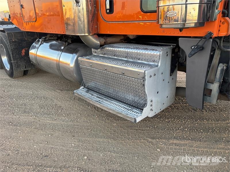 Peterbilt 367 Sadulveokid