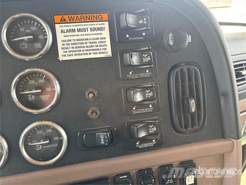 Peterbilt 367 組合/真空油槽車