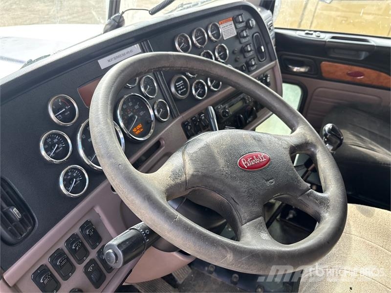 Peterbilt 367 組合/真空油槽車