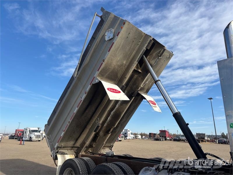 Peterbilt 367 Tipper trucks