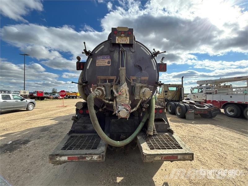 Peterbilt 367 組合/真空油槽車