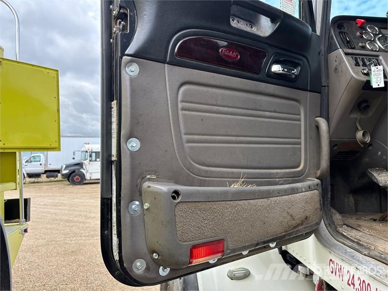 Peterbilt 367 6x4 Cab and Chassis Cabine en interieur