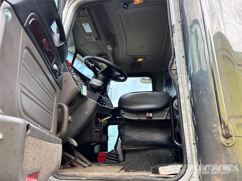 Peterbilt 367 6x4 Cab and Chassis Cabine en interieur