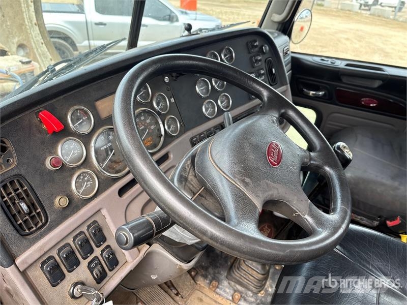 Peterbilt 367 6x4 Cab and Chassis Cabine en interieur