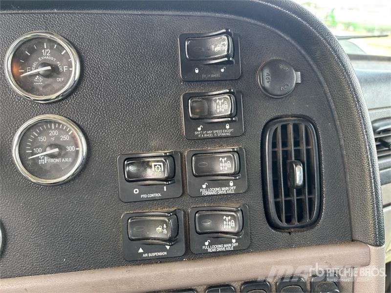 Peterbilt 367 6x4 Cab and Chassis Cabine en interieur