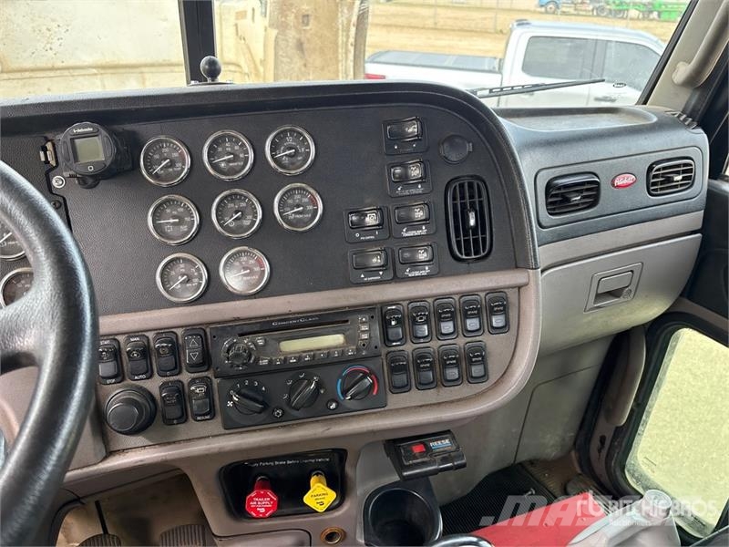 Peterbilt 367 6x4 Cab and Chassis Cabine en interieur