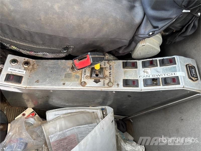 Peterbilt 367 6x4 Cab and Chassis Cabine en interieur