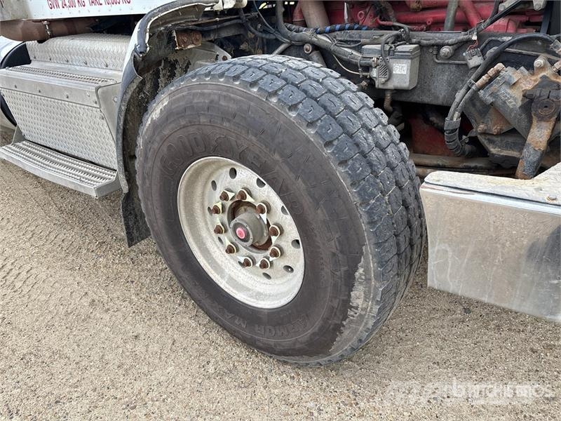 Peterbilt 367 6x4 Cab and Chassis Cabine en interieur