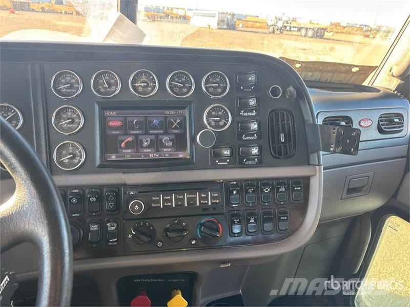 Peterbilt 367 6x4 Sleeper Winch Truck Евакуатори