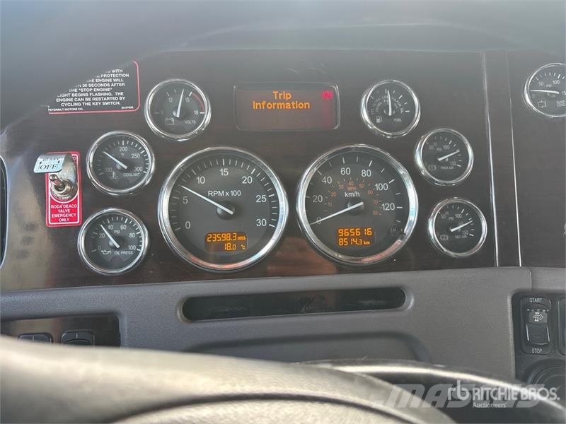 Peterbilt 367 8x6 Sleeper Winch Truck Evakuators ar manipulatoru