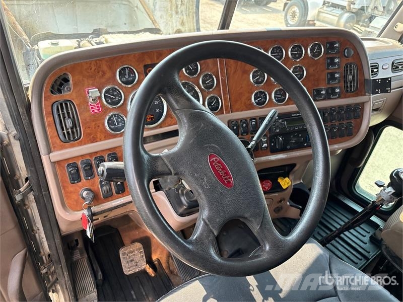 Peterbilt 367 8x6 Sleeper Cab and Chassis Кабіни