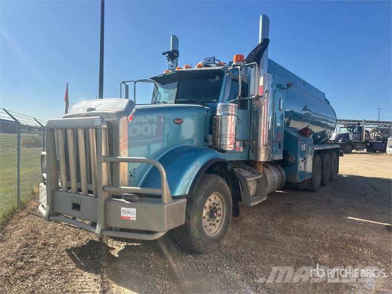 Peterbilt 367 8x6 Sleeper Water Truck (Inoperable) Wassertanker
