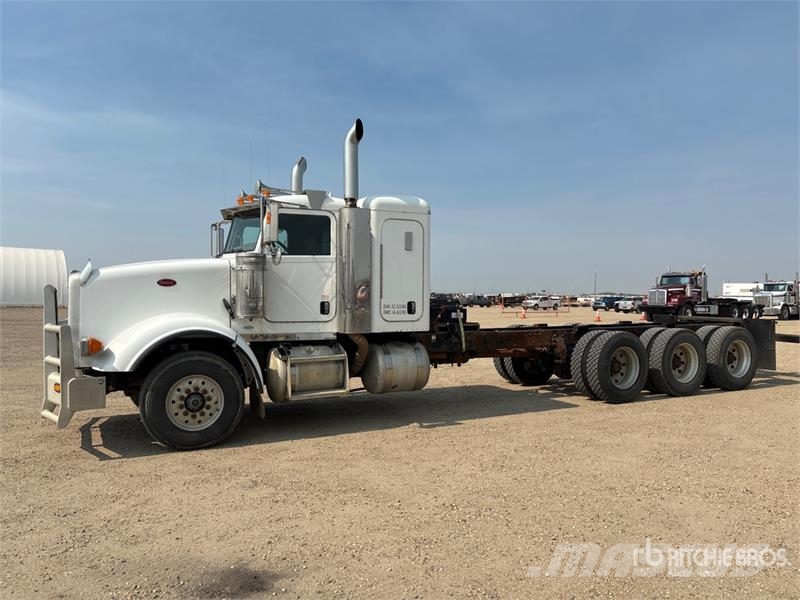 Peterbilt 367 8x6 Sleeper Cab and Chassis Кабіни