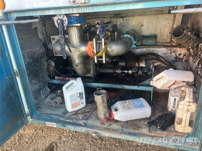 Peterbilt 367 8x6 Sleeper Water Truck (Inoperable) Wassertanker