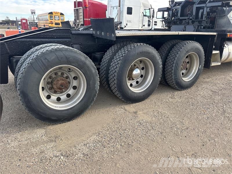 Peterbilt 367 8x6 Sleeper Winch Truck Evakuators ar manipulatoru